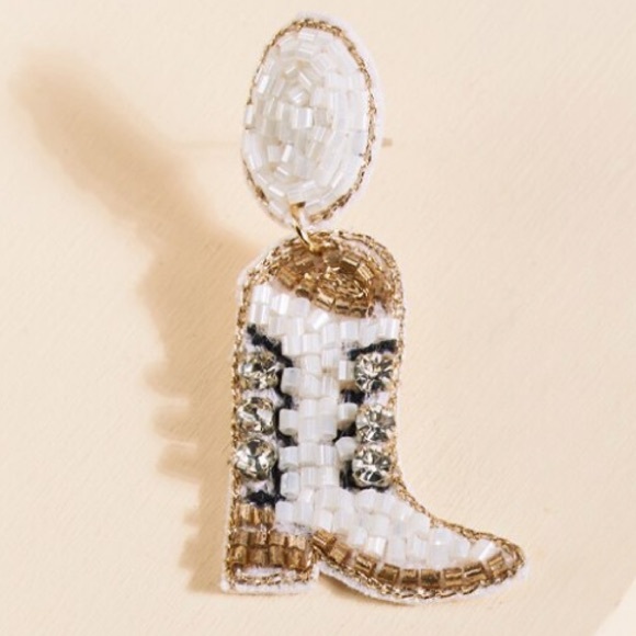 💝Boutique Beaded Cowboy Boots 👢 Hanging Earrings - Picture 2 of 3